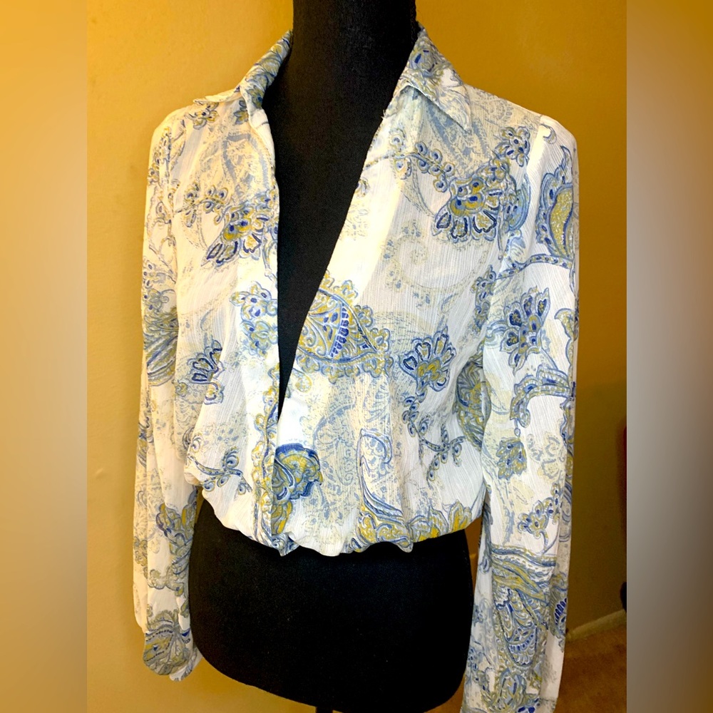 Sheer Floral Print Blouse with Open Back. Wrap Style. Size: M (10-12)